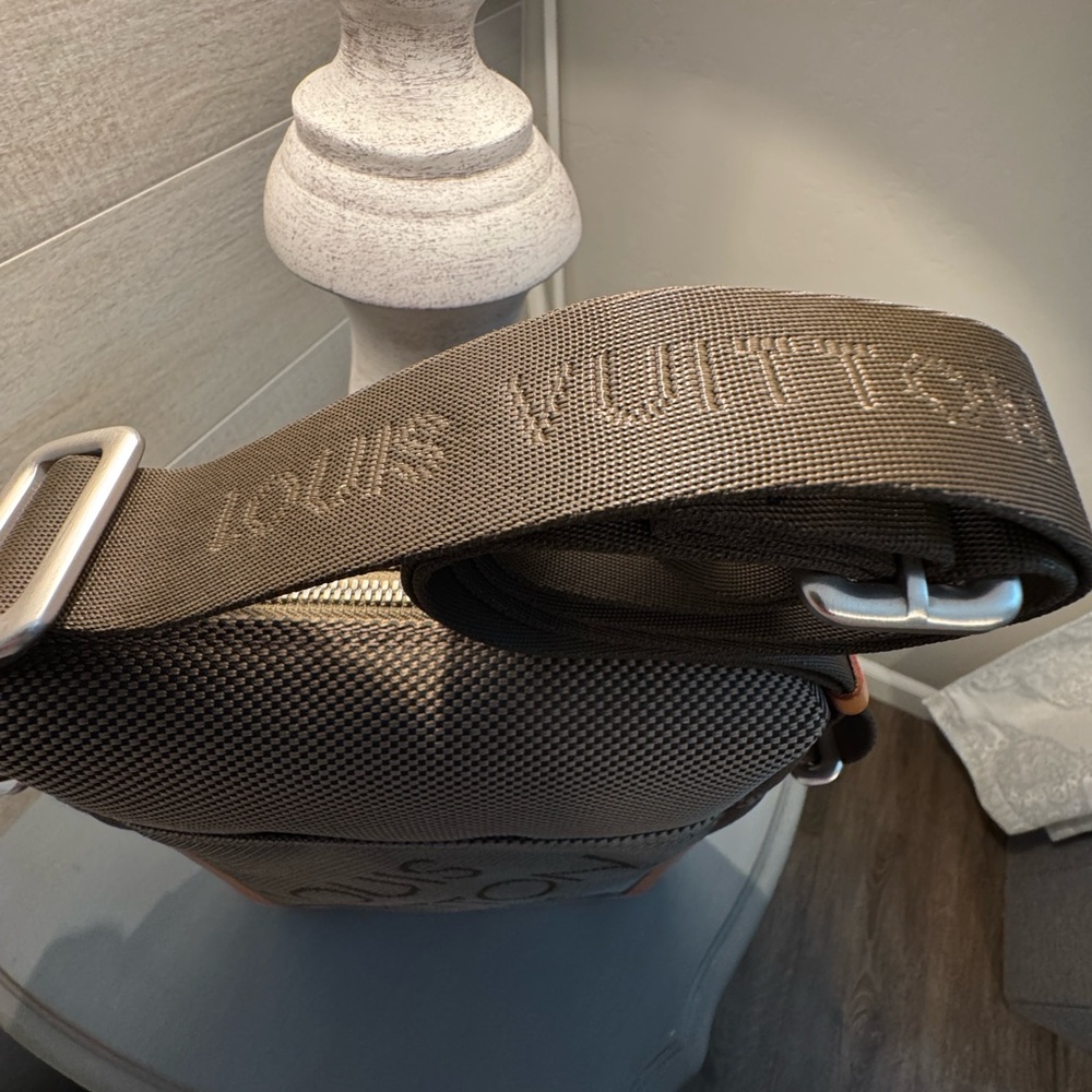 Louis Vuitton Black and Silver Zippered Canvas bag - Picture 2 of 9